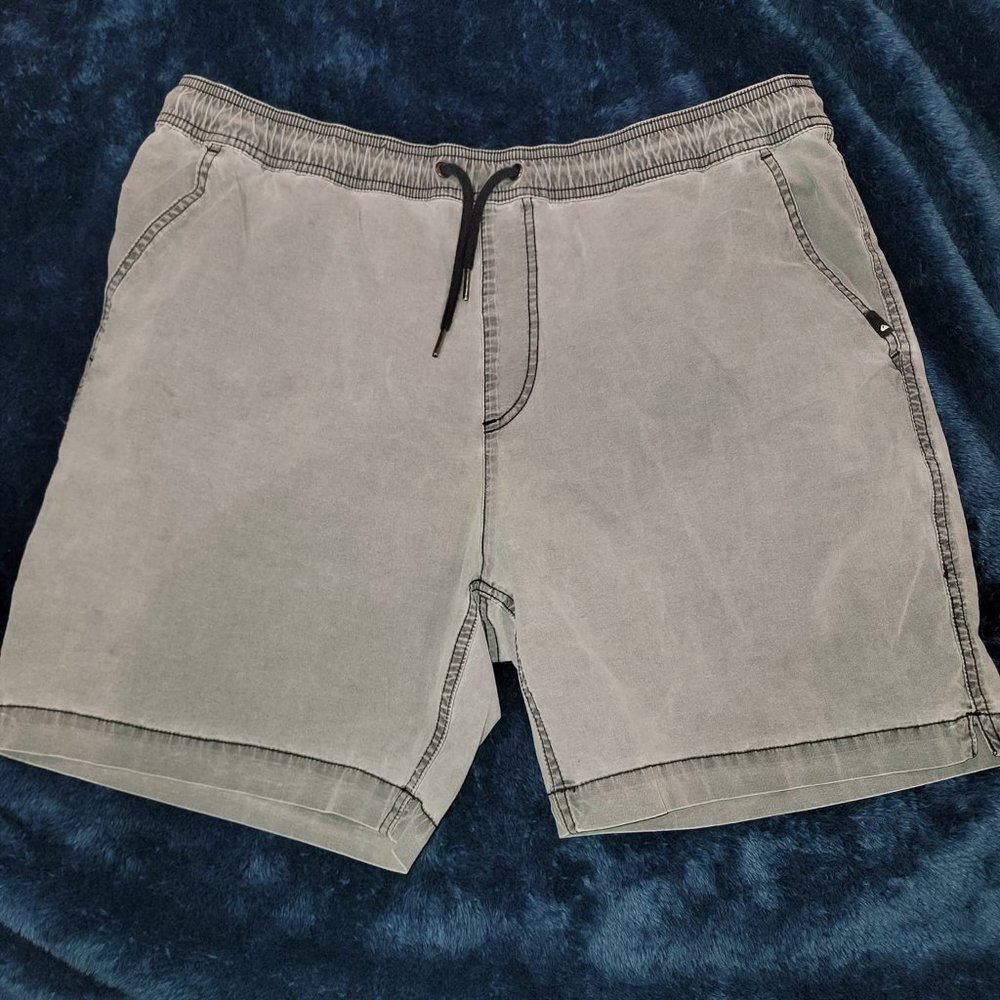 QUIKSILVER Men's Size XL Gray Used Shorts